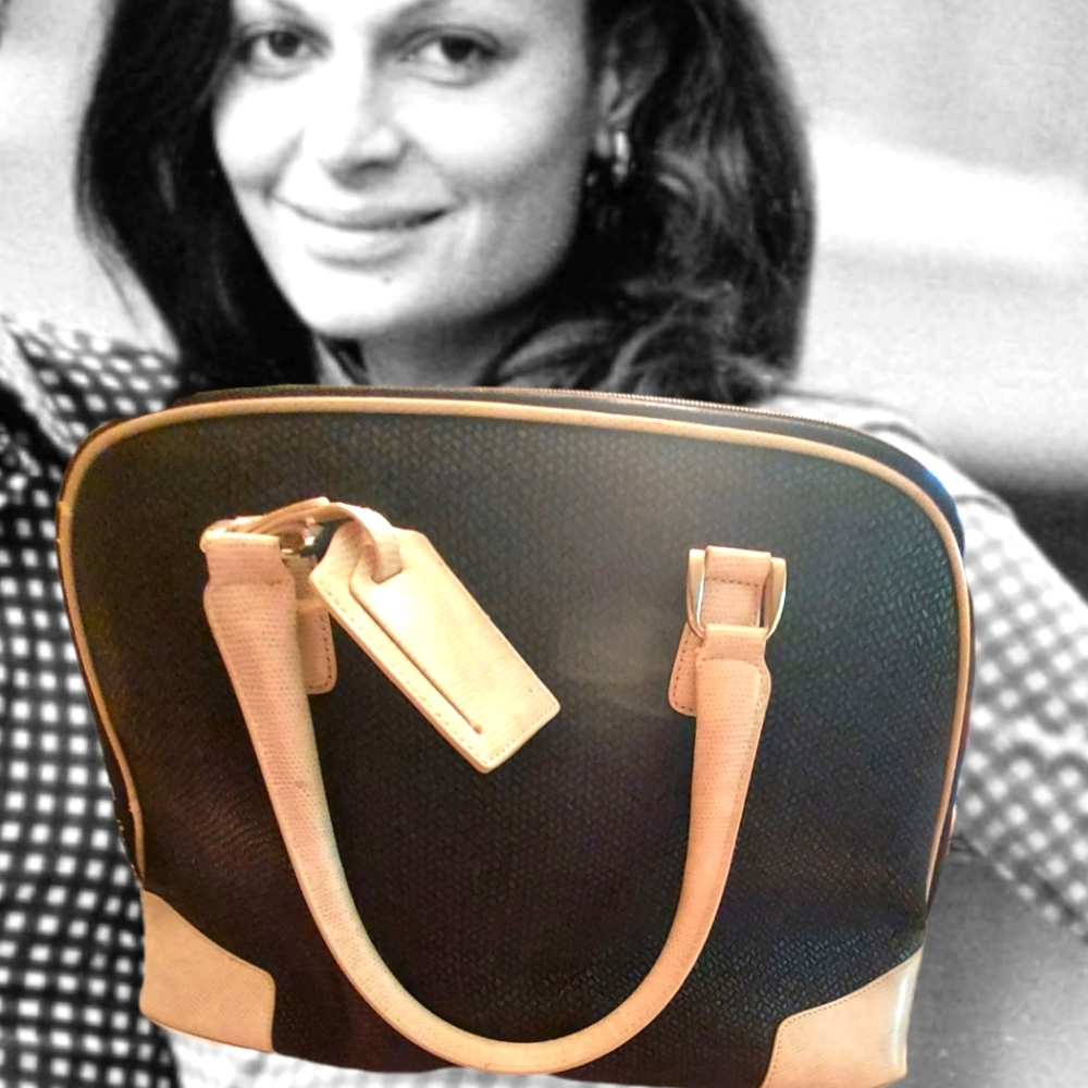 Diane von Furstenberg Travel Shoulder Bag. π - Picture 6 of 15
